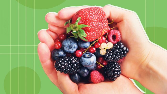 handful of berries rich in antioxidants