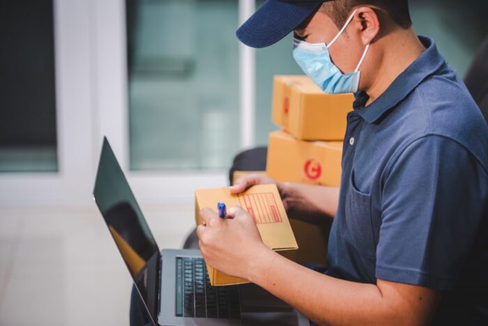 The Future of E-Commerce and International Couriers